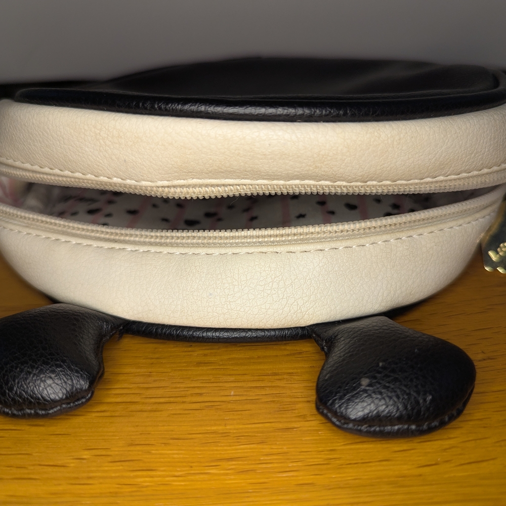‼️PRICE DROP‼️▪️Betsy Johnson ▪ "What's The Buzz" Bee Crossbody - Black & White - Picture 7 of 11